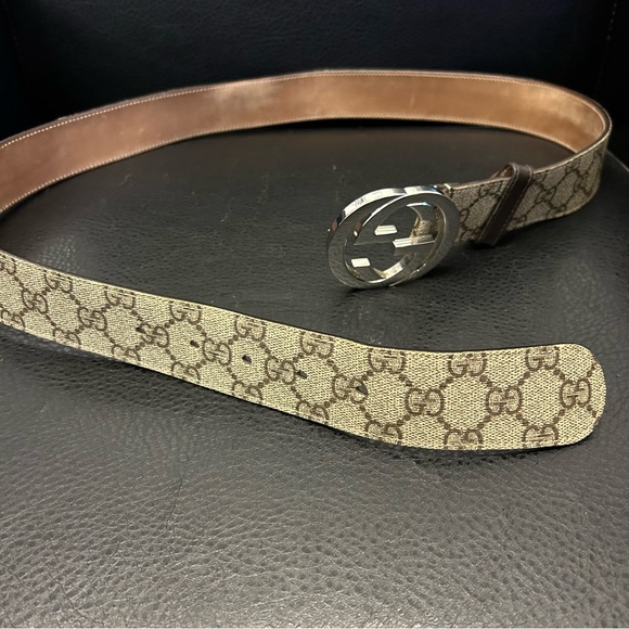 GUCCI GG Supreme Belt with G Buckle - Picture 6 of 13